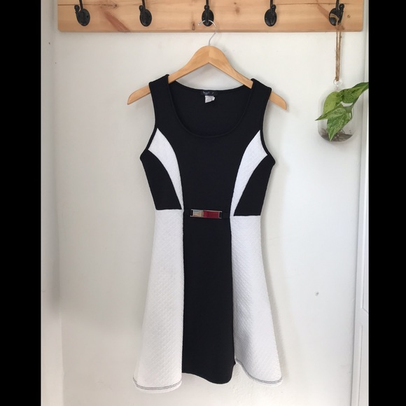 Black and white color block dress - Picture 2 of 6